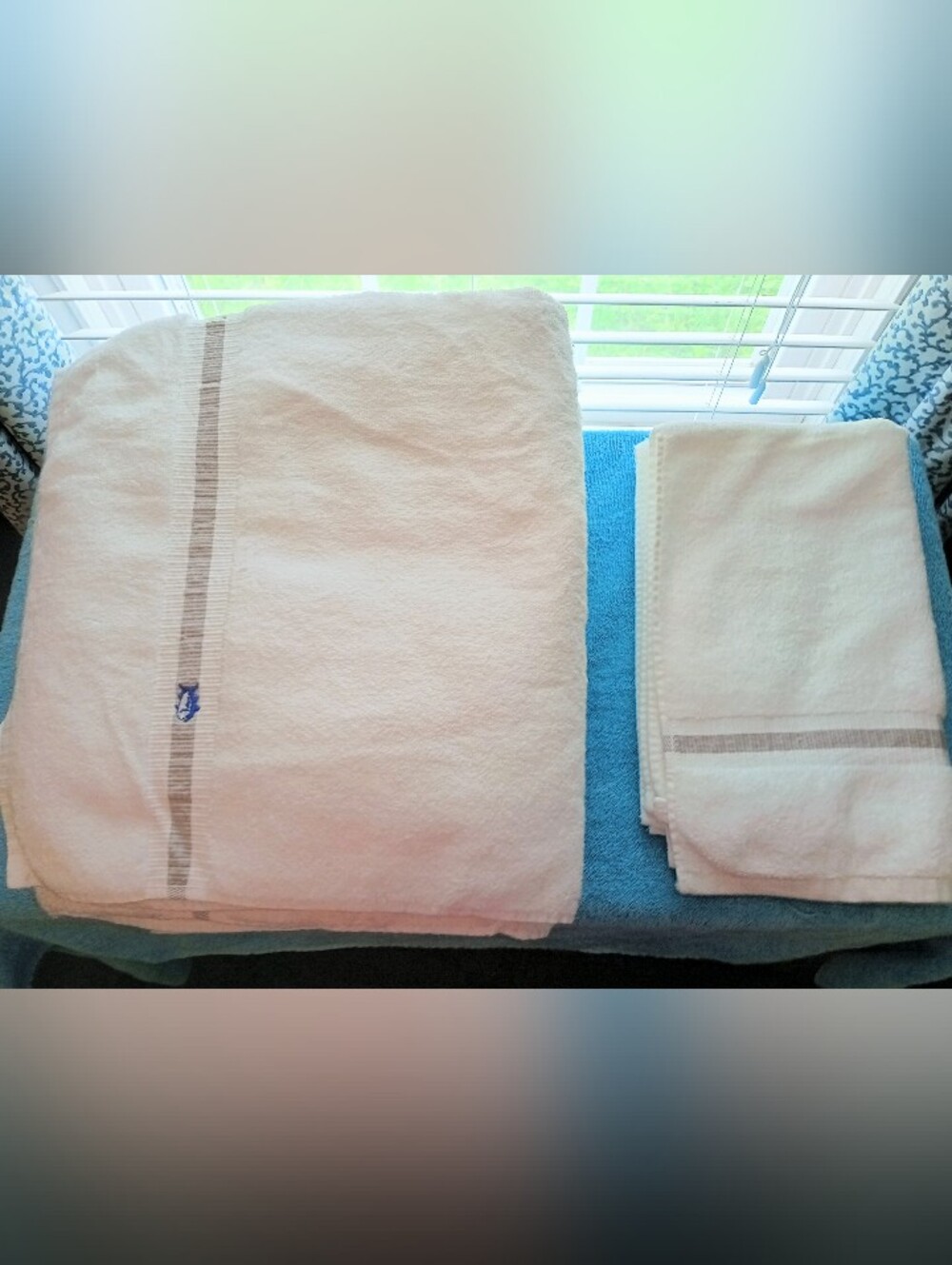 NWOT 3 White Southern Tide Large Bath Towels with a Taupe Stripe & 2 Hand Towels